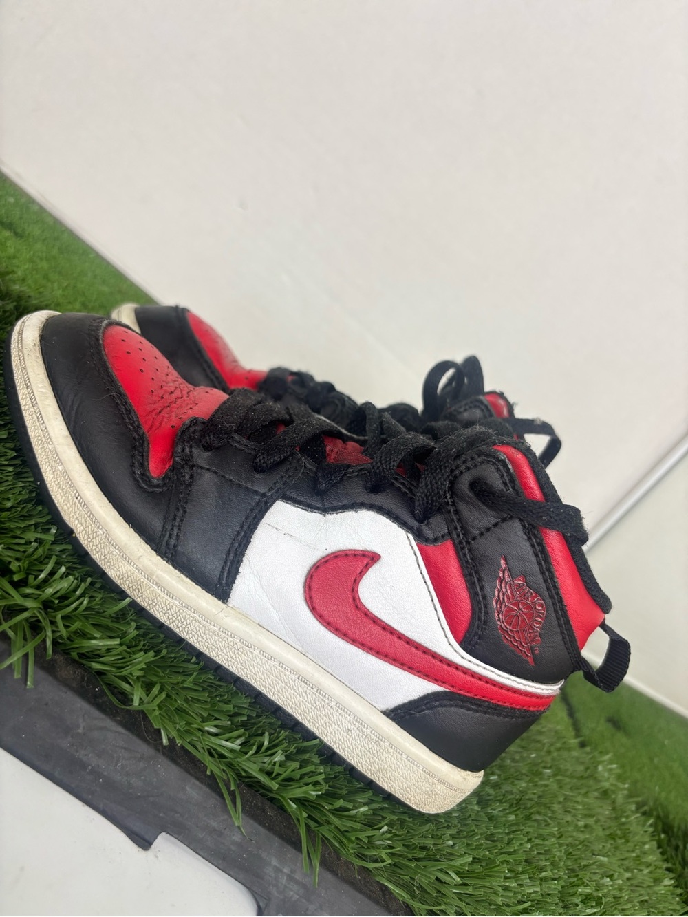 Nike Air Jordan 1 Mid Chicago Black Toe Kids 12c Red White Black 554724